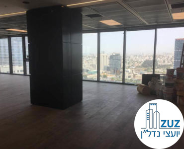 אופן ספייס עם עמוד מעוצב במשרד במגדלי הארבעה תל אביב