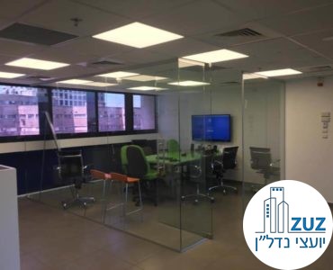 חדר ישיבות מזכוכית במשרד ברחוב טיומקין תל אביב