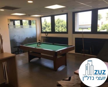 שולחן סנוקר במשרד ברחוב טיומקין תל אביב
