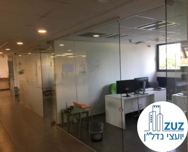 כניסה לחדרים במשרד ברחוב טיומקין תל אביב