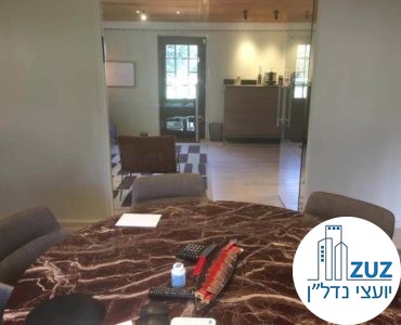 שולחן במשרד במתחם שרונה הטמפלרים תל אביב