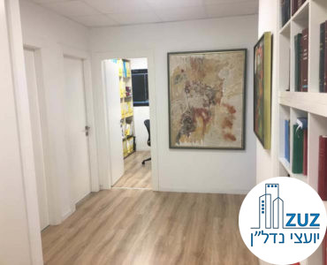 כניסה לחדרים במשרד במגדלי שקל תל אביב
