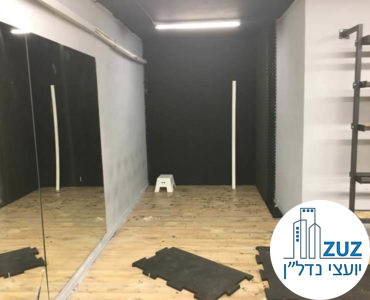 פינת אימון בסטודיו בבניין משרדים בשכונת מונטיפיורי תל אביב