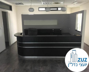 עמדת קבלה במשרד בבית עמגר תל אביב