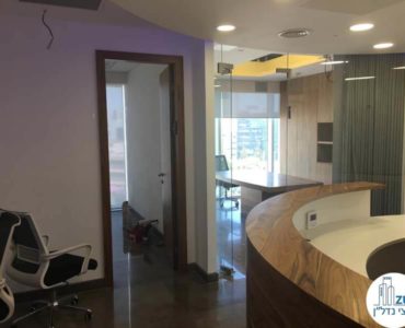 פינת כניסה במשרד במגדל אלקטרה סיטי תל אביב