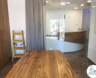 חדר ישיבות במשרד במגדל אלקטרה סיטי תל אביב