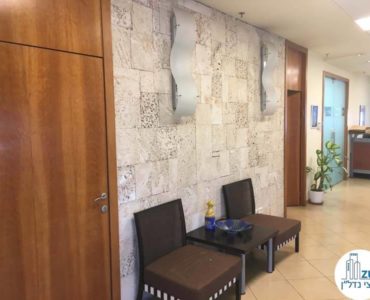 פינת ישיבה במשרד ברחוב הרכבת תל אביב