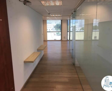 מסדרון במשרד להשכרה בשכונת מונטיפיורי תל אביב