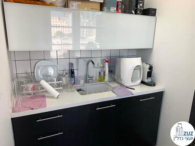 מטבחון במשרד להשכרה במגדל אלקטרה סיטי תל אביב