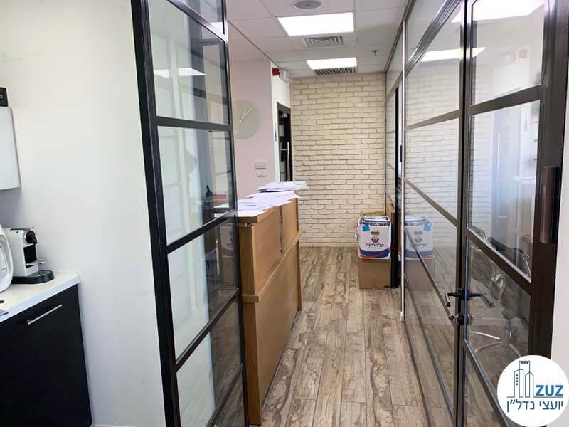 מסדרון במשרד להשכרה במגדל אלקטרה סיטי תל אביב