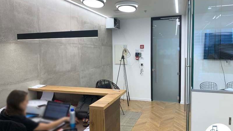 פינת כניסה במשרד להשכרה במגדלי הארבעה תל אביב