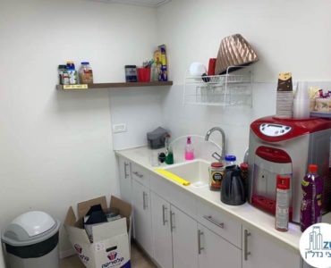 מטבחון במשרד להשכרה לעורכי דין בתל אביב
