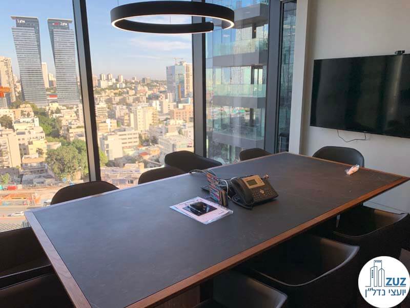 חדר ישיבות במשרד להשכרה במגדלי הארבעה תל אביב