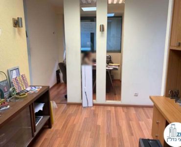 כניסה לחדר במשרד להשכרה ברחוב המסגר תל אביב