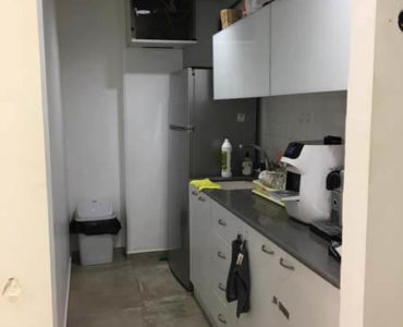 מטבחון במשרד למכירה בתל אביב