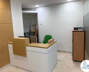 עמדת קבלה במשרד להשכרה במתחם בית המשפט תל אביב