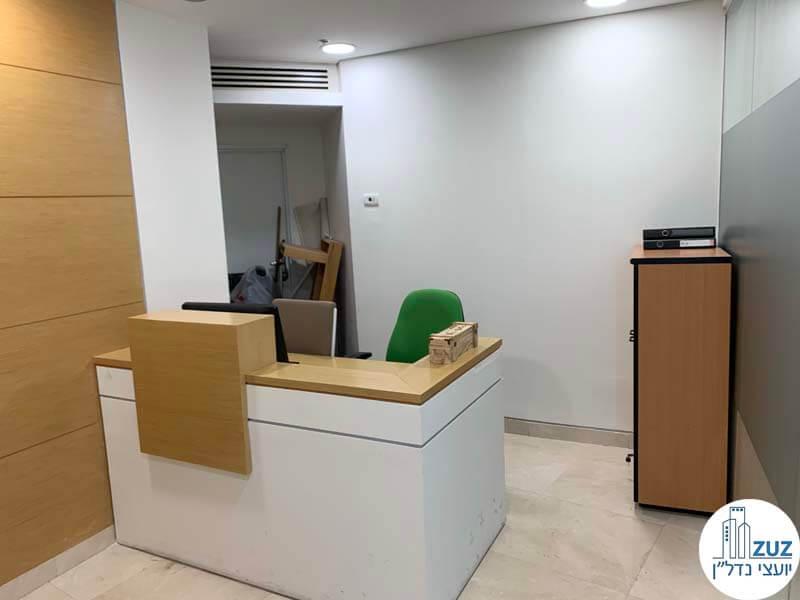 עמדת קבלה במשרד להשכרה במתחם בית המשפט תל אביב