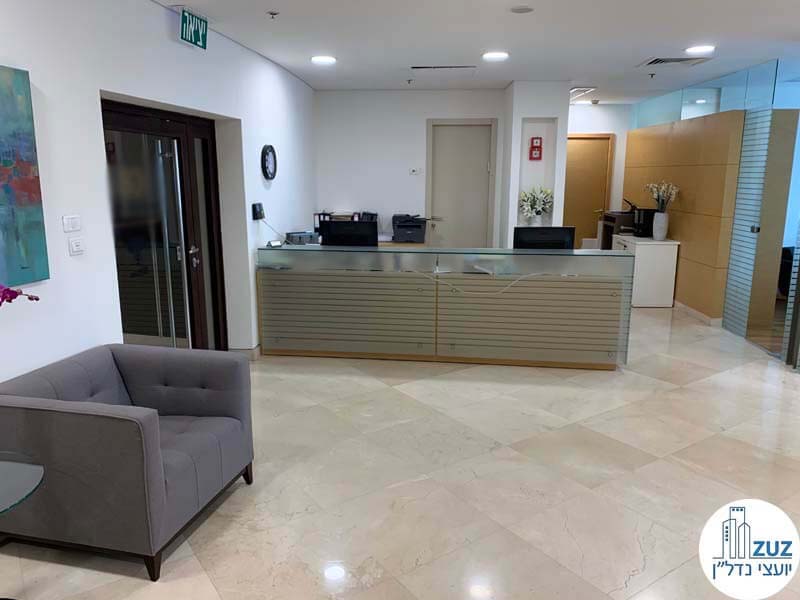 פינת כניסה במשרד להשכרה במתחם בית המשפט תל אביב