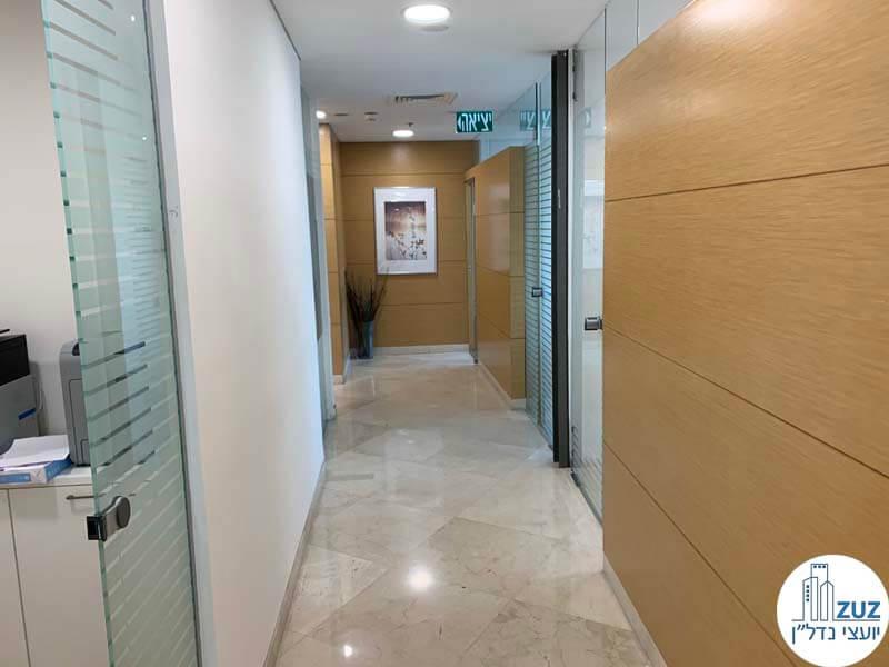 מסדרון במשרד להשכרה במתחם בית המשפט תל אביב