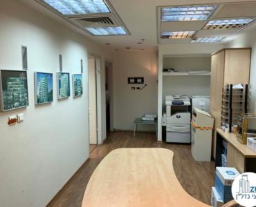 כניסה לחדרים במשרד להשכרה במתחם בית המשפט תל אביב