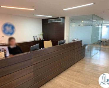 עמדת קבלה במשרד להשכרה במתחם בית המשפט תל אביב