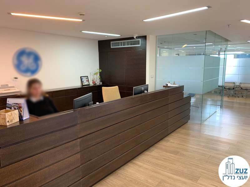 עמדת קבלה במשרד להשכרה במתחם בית המשפט תל אביב