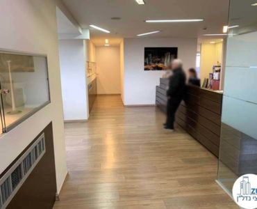 פינת כניסה במשרד להשכרה במתחם בית המשפט תל אביב