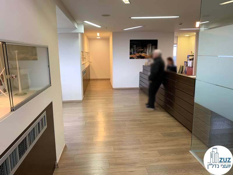 פינת כניסה במשרד להשכרה במתחם בית המשפט תל אביב