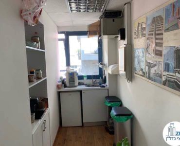 מטבחון במשרד להשכרה בשכונת מונטיפיורי תל אביב