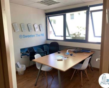 חדר ישיבות במשרד להשכרה בשכונת מונטיפיורי תל אביב