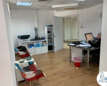 פינת כניסה במשרד להשכרה בשכונת מונטיפיורי תל אביב