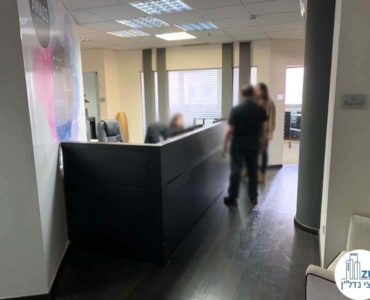 עמדת קבלה במשרד להשכרה ברחוב הרכבת תל אביב