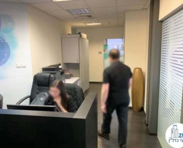 עמדת קבלה במשרד להשכרה ברחוב הרכבת תל אביב