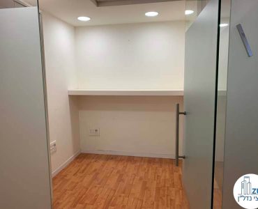 כניסה לחדר במשרד להשכרה במגדל המוזיאון תל אביב