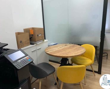 שולחן במשרד להשכרה בשדרות רוטשילד תל אביב