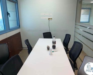 חדר ישיבות במשרד להשכרה במגדל טויוטה תל אביב