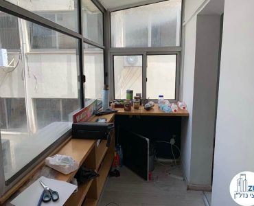 מרפסת סגורה של משרד להשכרה במתחם רוטשילד תל אביב