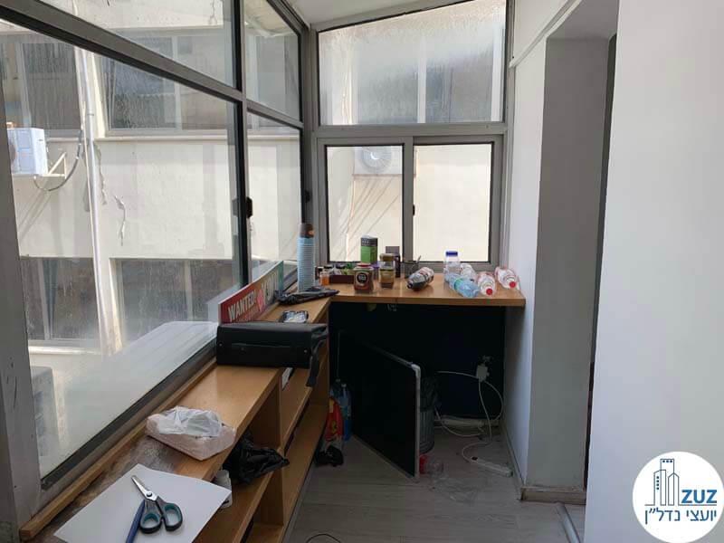 מרפסת סגורה של משרד להשכרה במתחם רוטשילד תל אביב