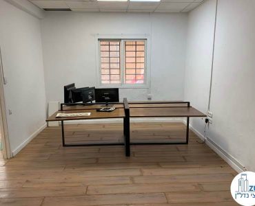 חדר עם שולחן של משרד להשכרה במתחם רוטשילד תל אביב