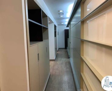 מסדרון במשרד להשכרה בציר מנחם בגין בתל אביב