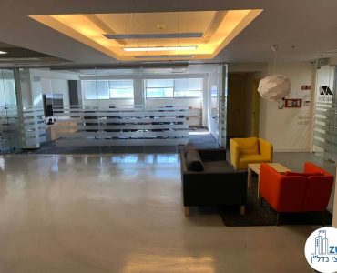 פינת כניסה במשרד להשכרה ביד אליהו תל אביב
