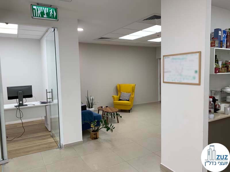 כניסה לחדר של משרד להשכרה במגדלי אלון תל אביב