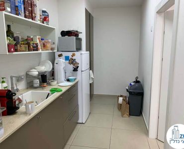 מטבחון של משרד להשכרה במגדלי אלון תל אביב