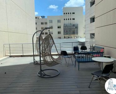 מרפסת של משרד להשכרה במתחם בארבעה תל אביב