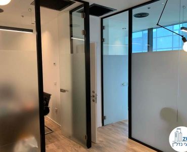 כניסה לחדרים של לקוחה מרוצה מעסקת תיווך ברמת החייל תל אביב