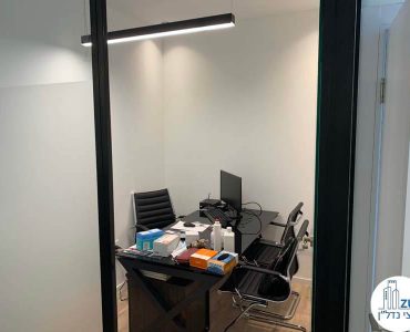 חדר במשרד של לקוחה מרוצה מעסקת תיווך במגדלי הארבעה תל אביב