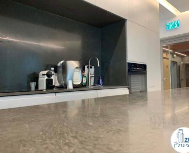 מטבחון של משרד להשכרה במגדל ספיר מתחם הבורסה רמת גן