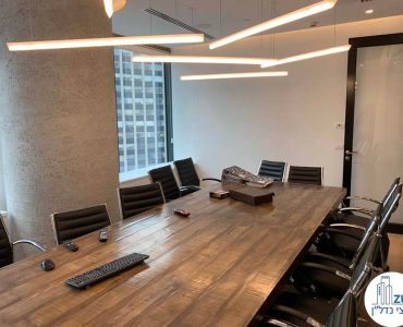 שולחן ישיבות של משרד להשכרה במגדל ספיר מתחם הבורסה רמת גן