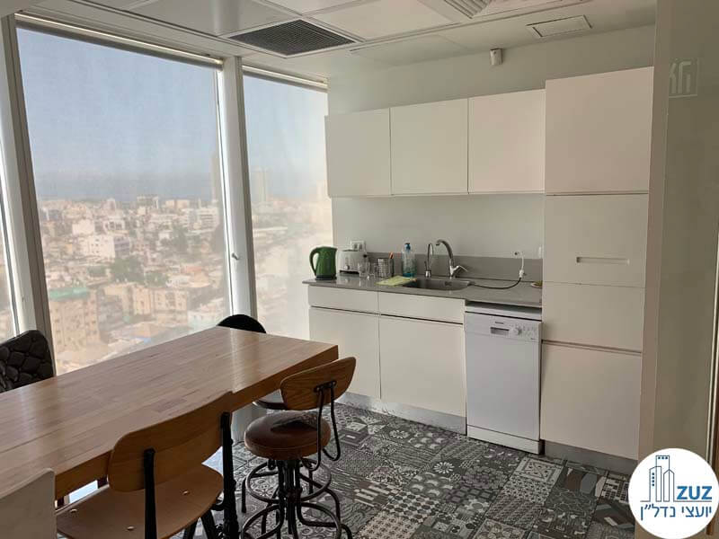 מטבחון של משרד להשכרה במגדל אלקטרה סיטי תל אביב