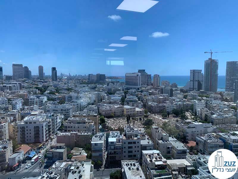 נוף לים מחלון של משרד להשכרה בבית כלל תל אביב